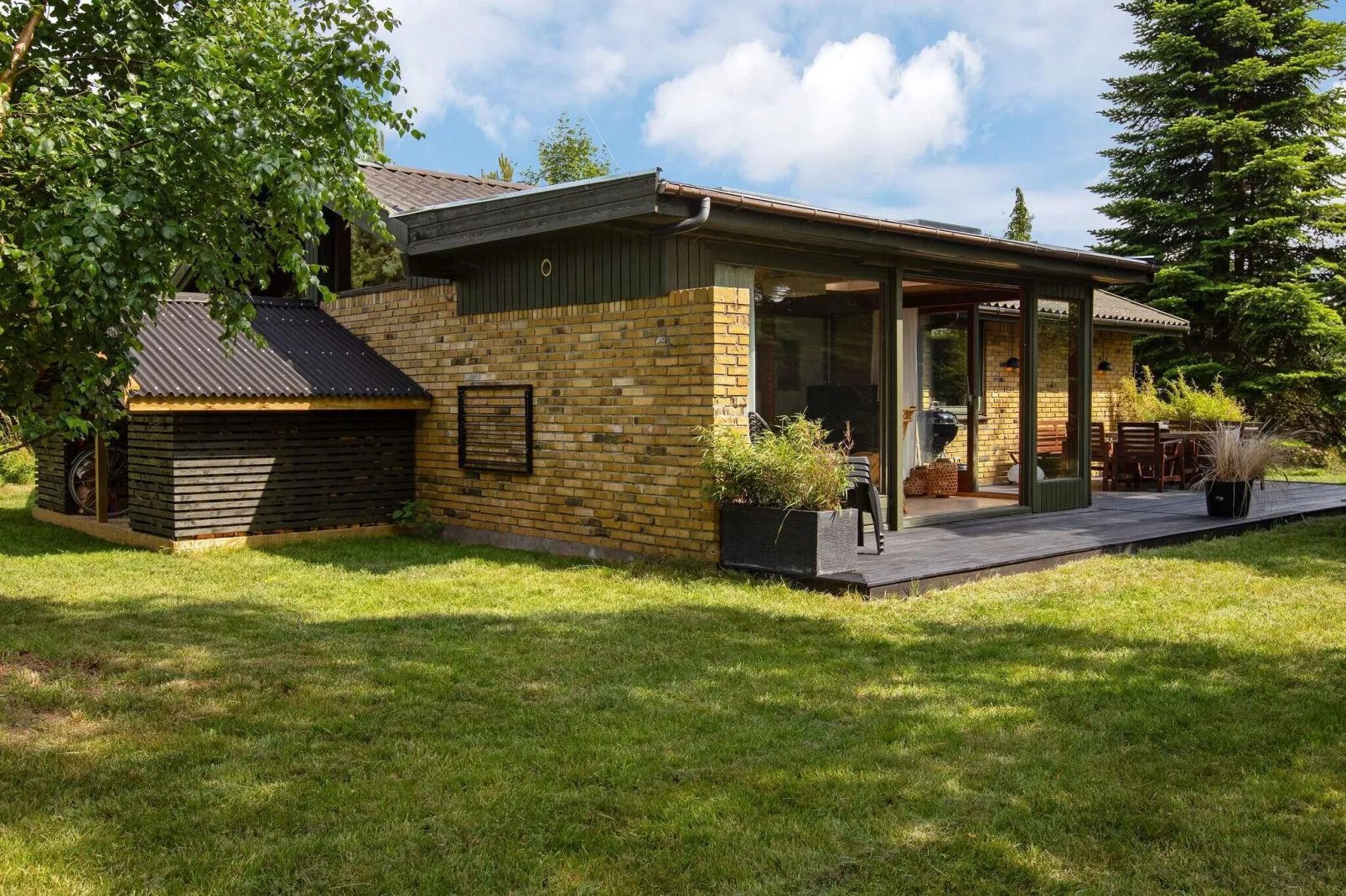 Bright Cottage with Garden Terrace-By Traum-View