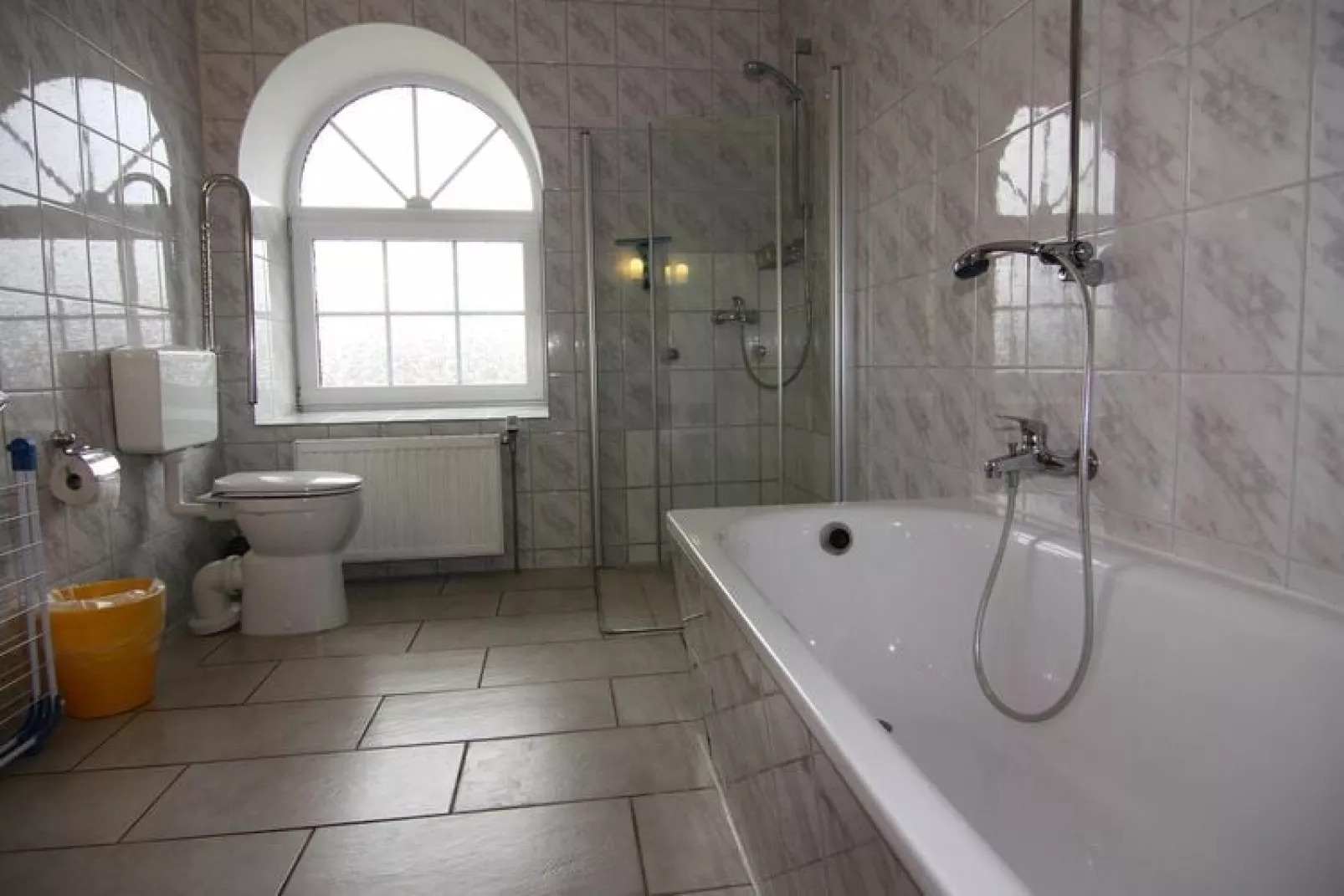 Holiday resort Wandhoff Gut Bundhorst Stolpe3-Raum DuscheWanne 100 qm 6 Pers Typ 5-Bathroom
