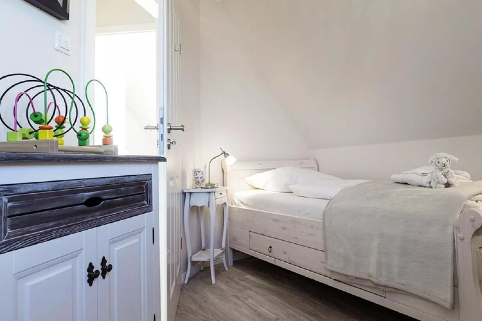 Schilfrohrsänger 28-Bedroom