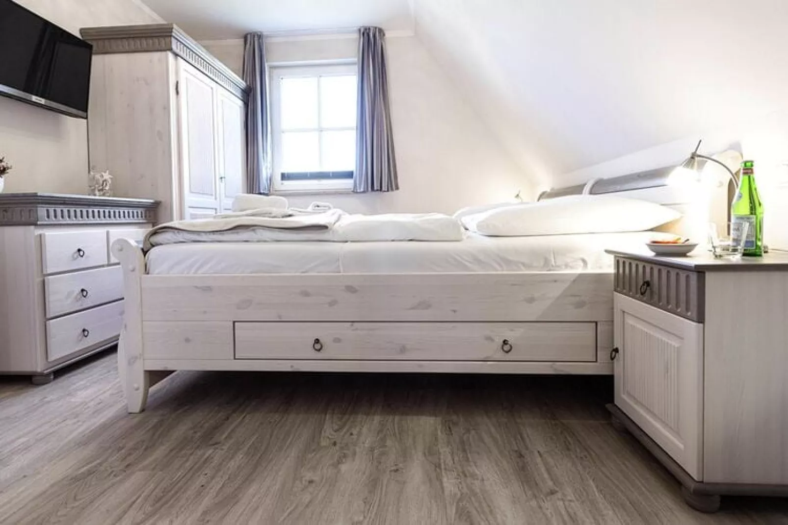 Schilfrohrsänger 28-Bedroom