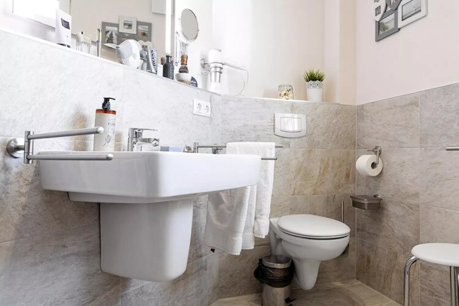 Schilfrohrsänger 28-Bathroom