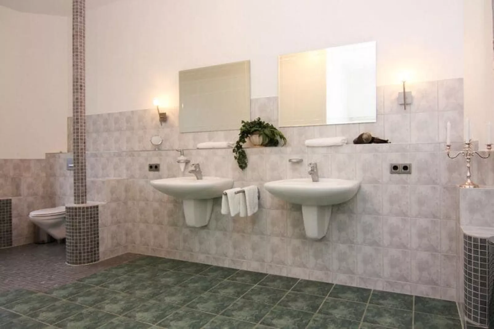 Apartments im Schloss Tressow, Bobitz-Wohnung 4-Bathroom