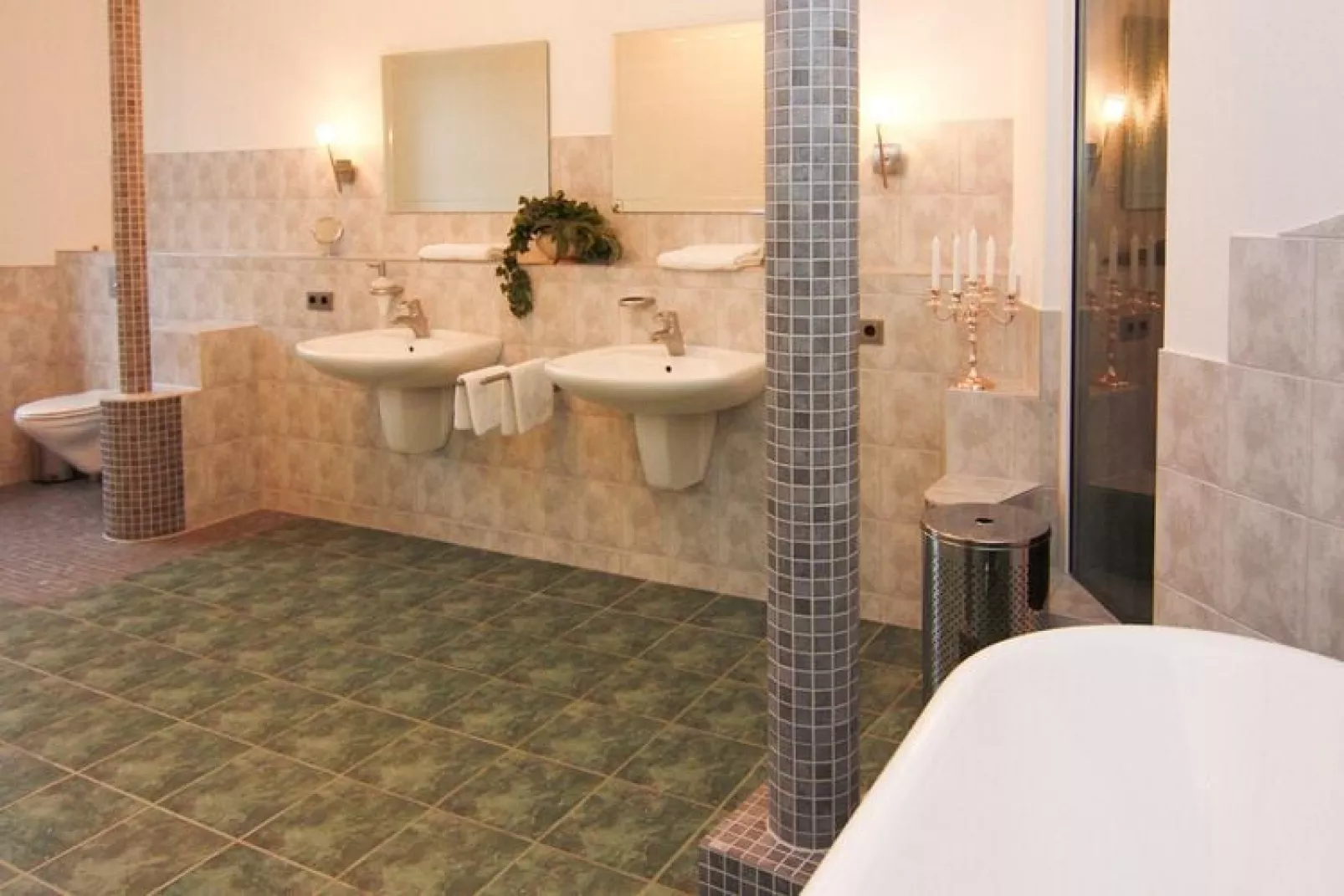 Apartments im Schloss Tressow, Bobitz-Wohnung 4-Bathroom