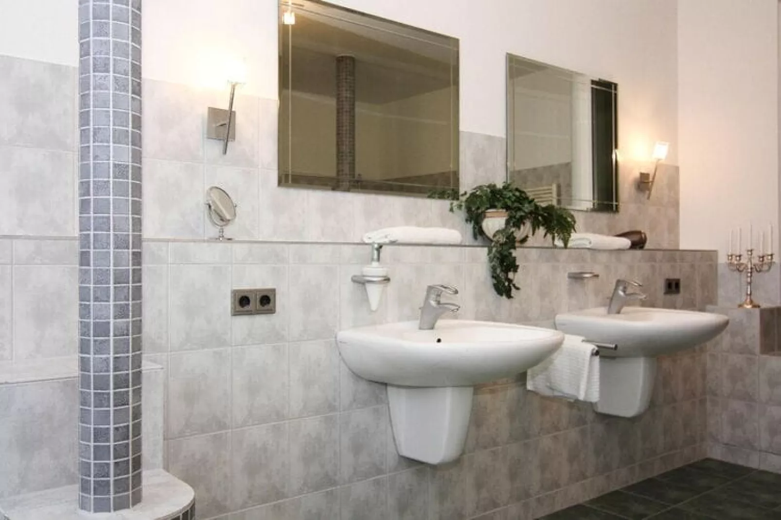 Apartments im Schloss Tressow, Bobitz-Wohnung 4-Bathroom