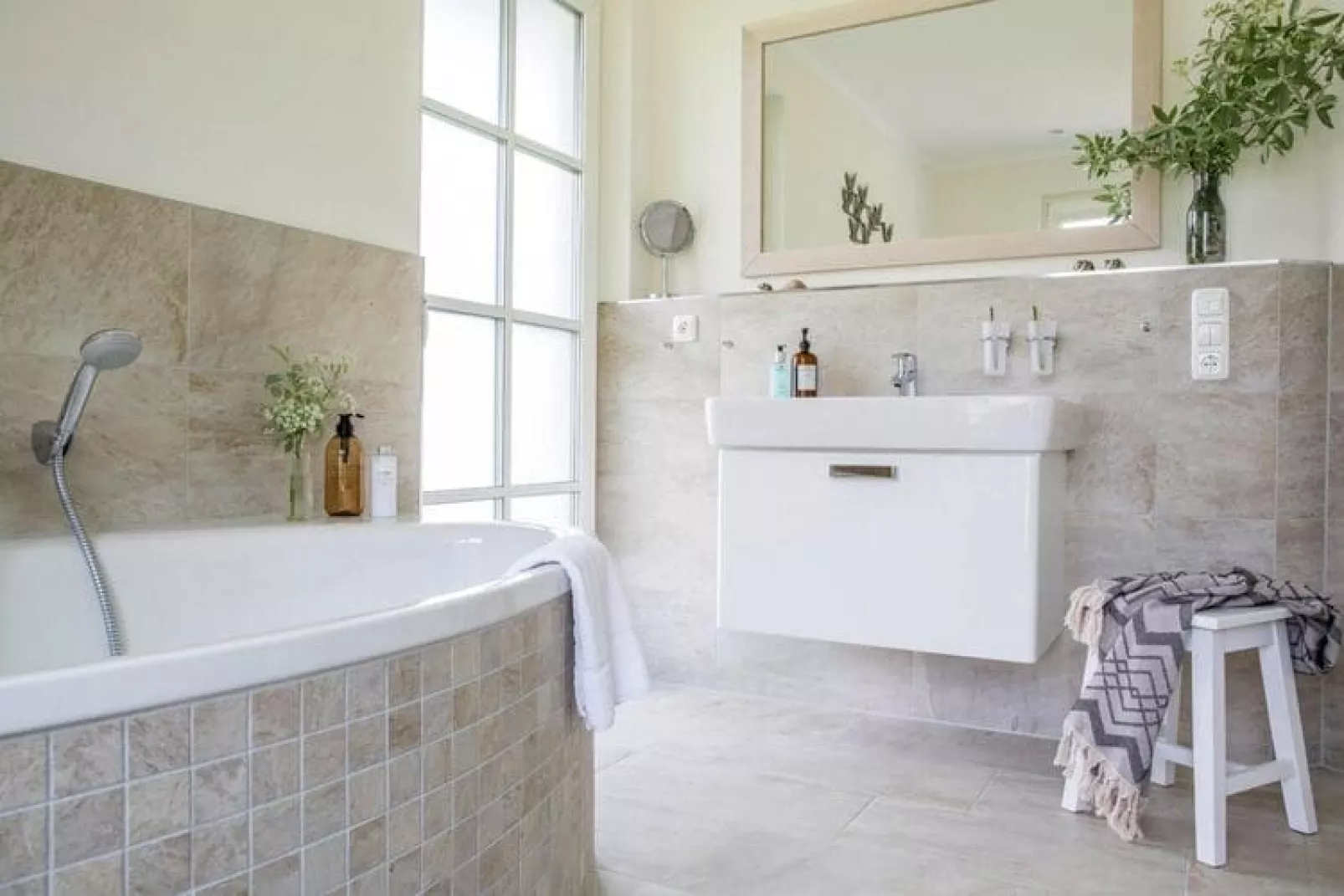 Haubenlerche 14-Bathroom
