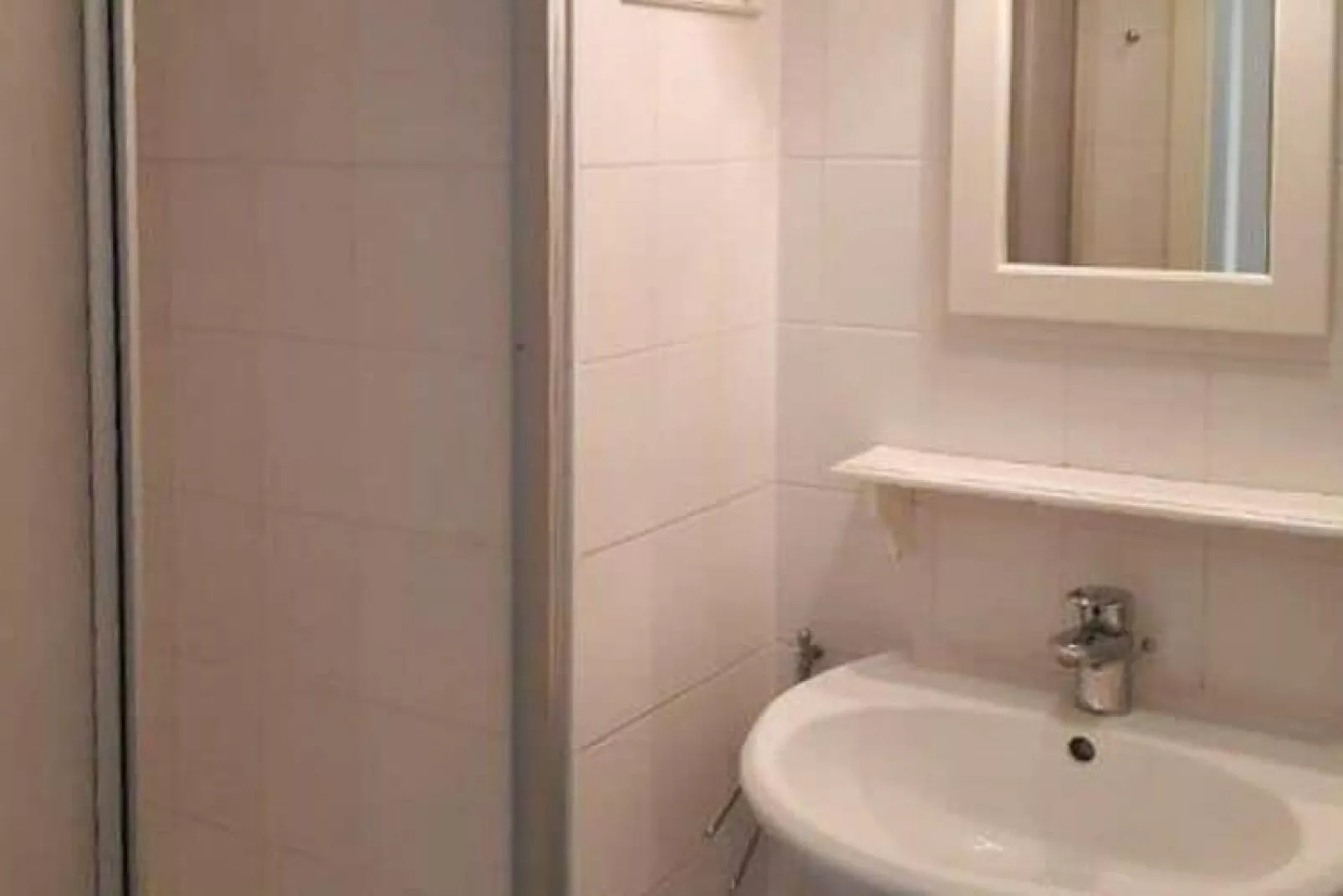 Wohnung unten links-Bathroom