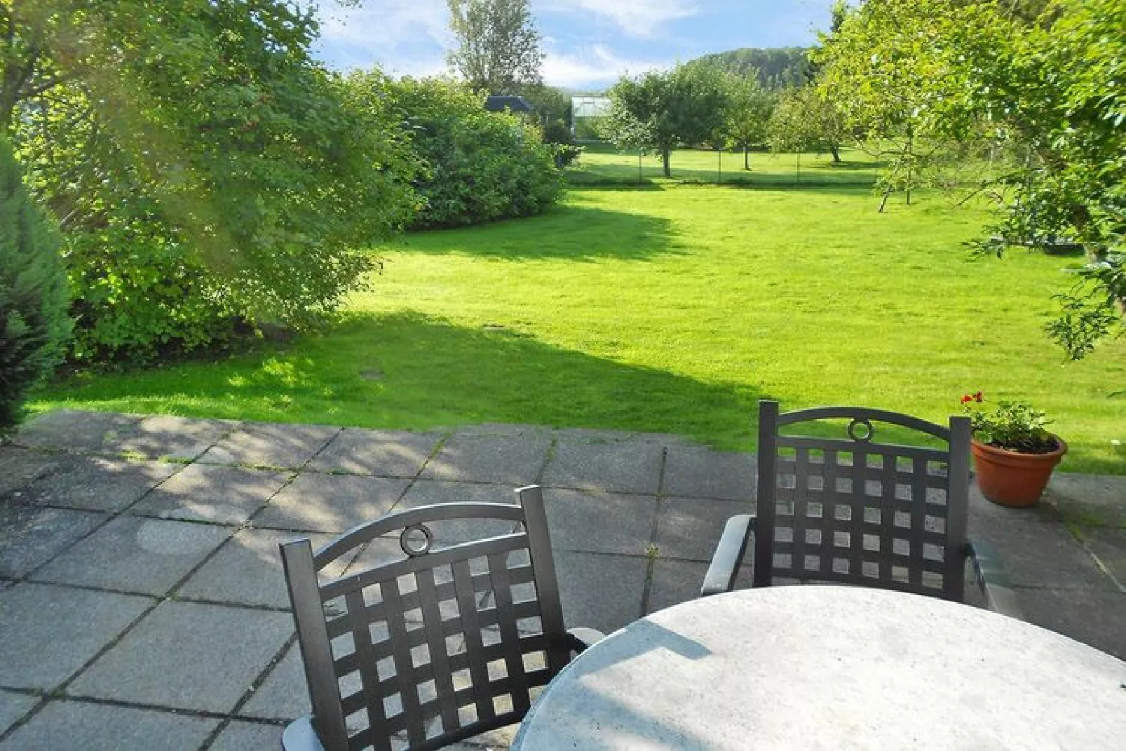 Wohnung oben links-Gardens summer