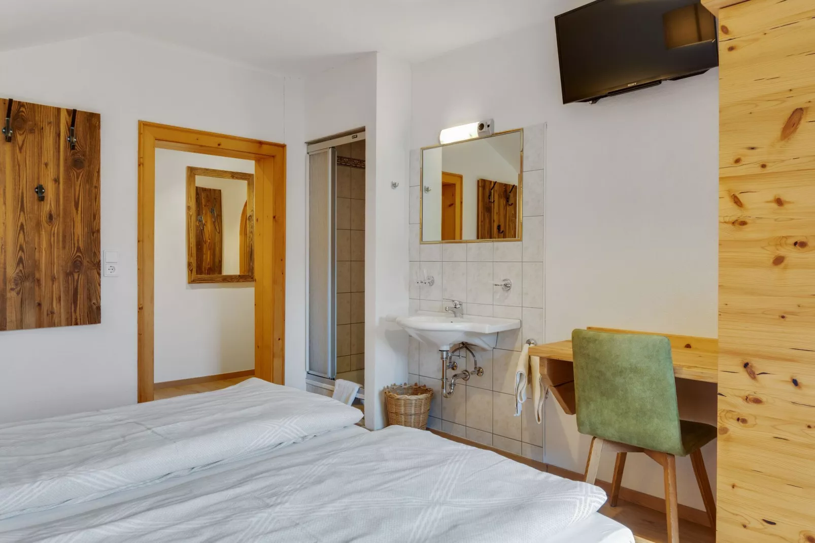 Kathrin-Bedroom