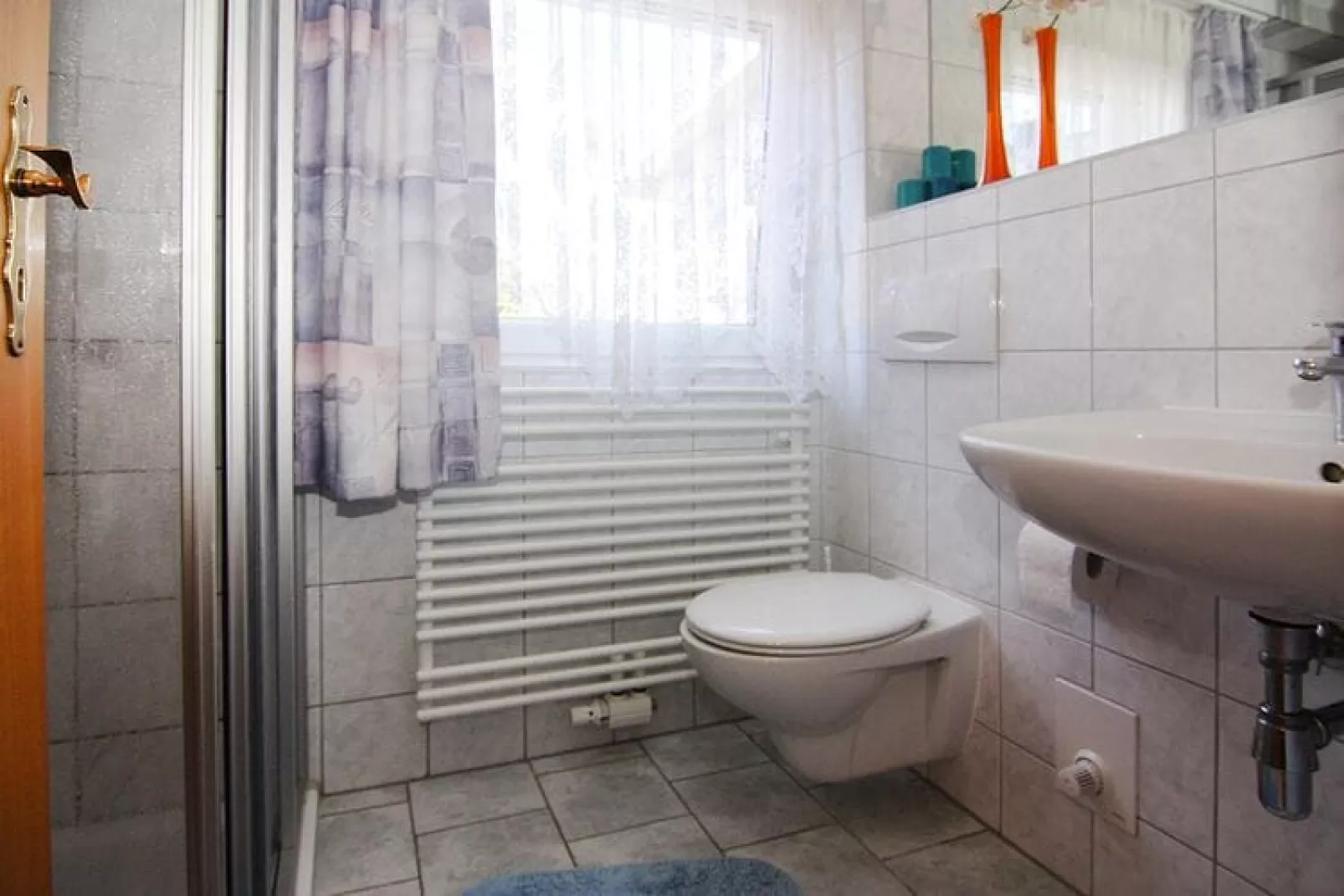 Bungalow B4-Bathroom