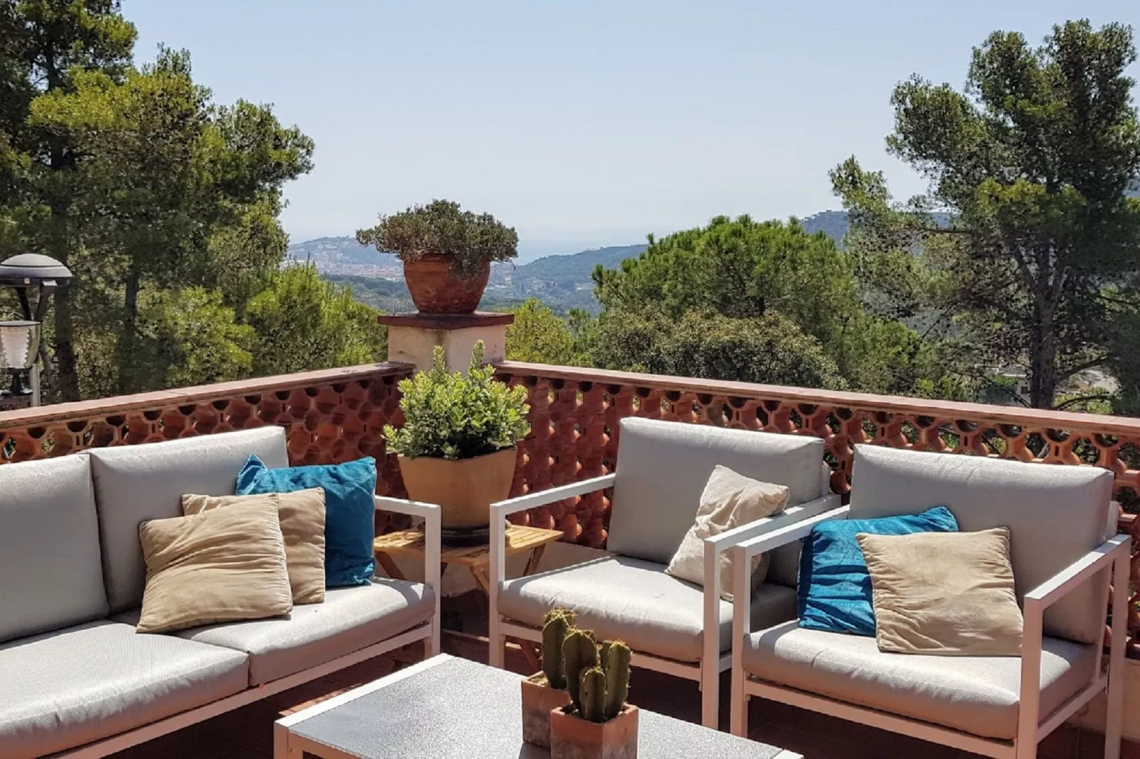 Colom-Terrace balcony