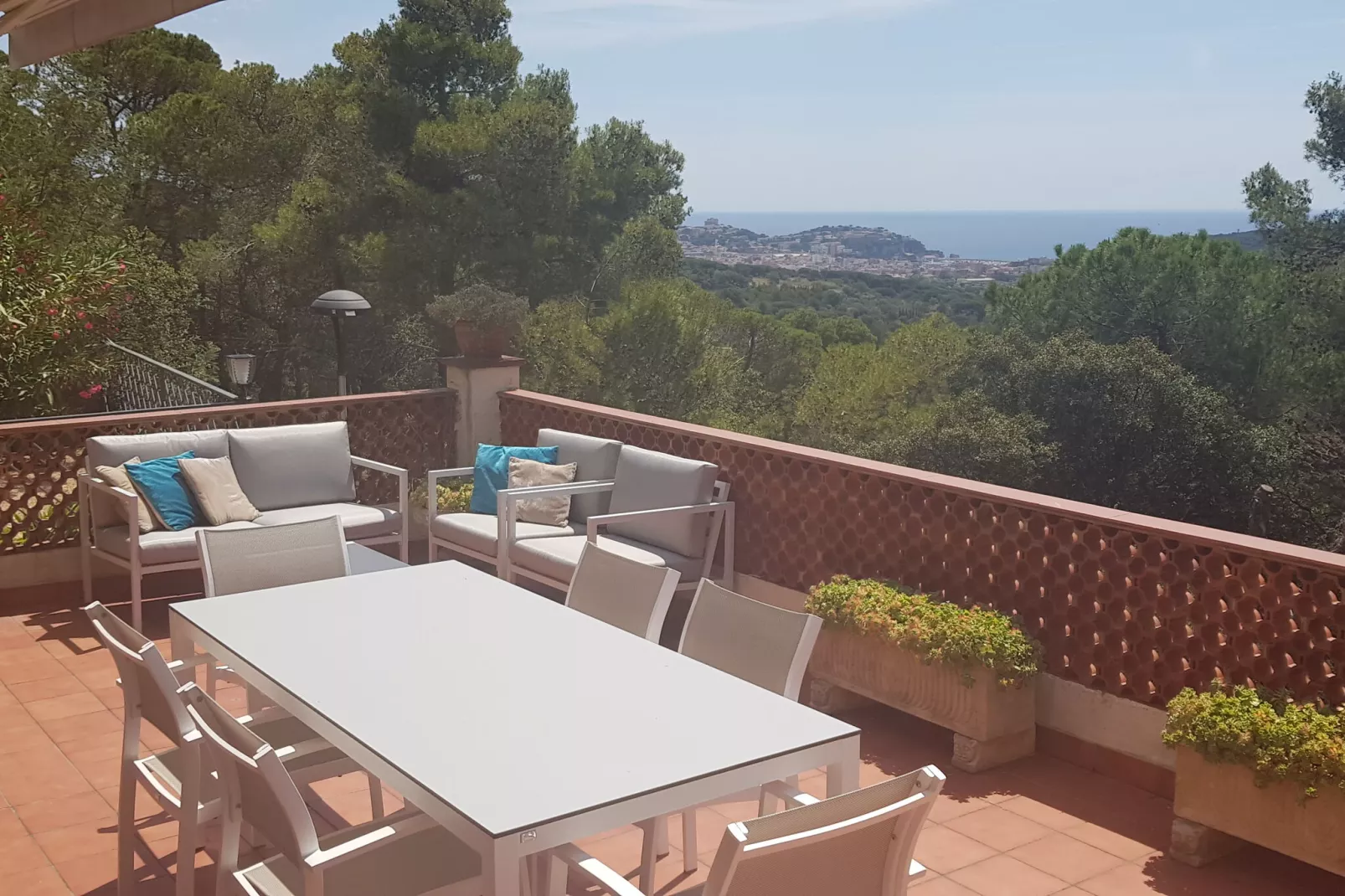 Colom-View summer