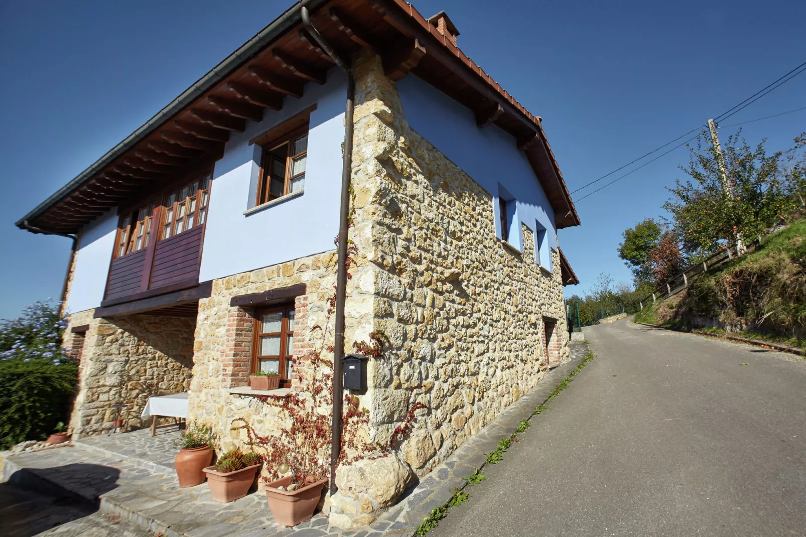 Pruneda III-Exterior summer