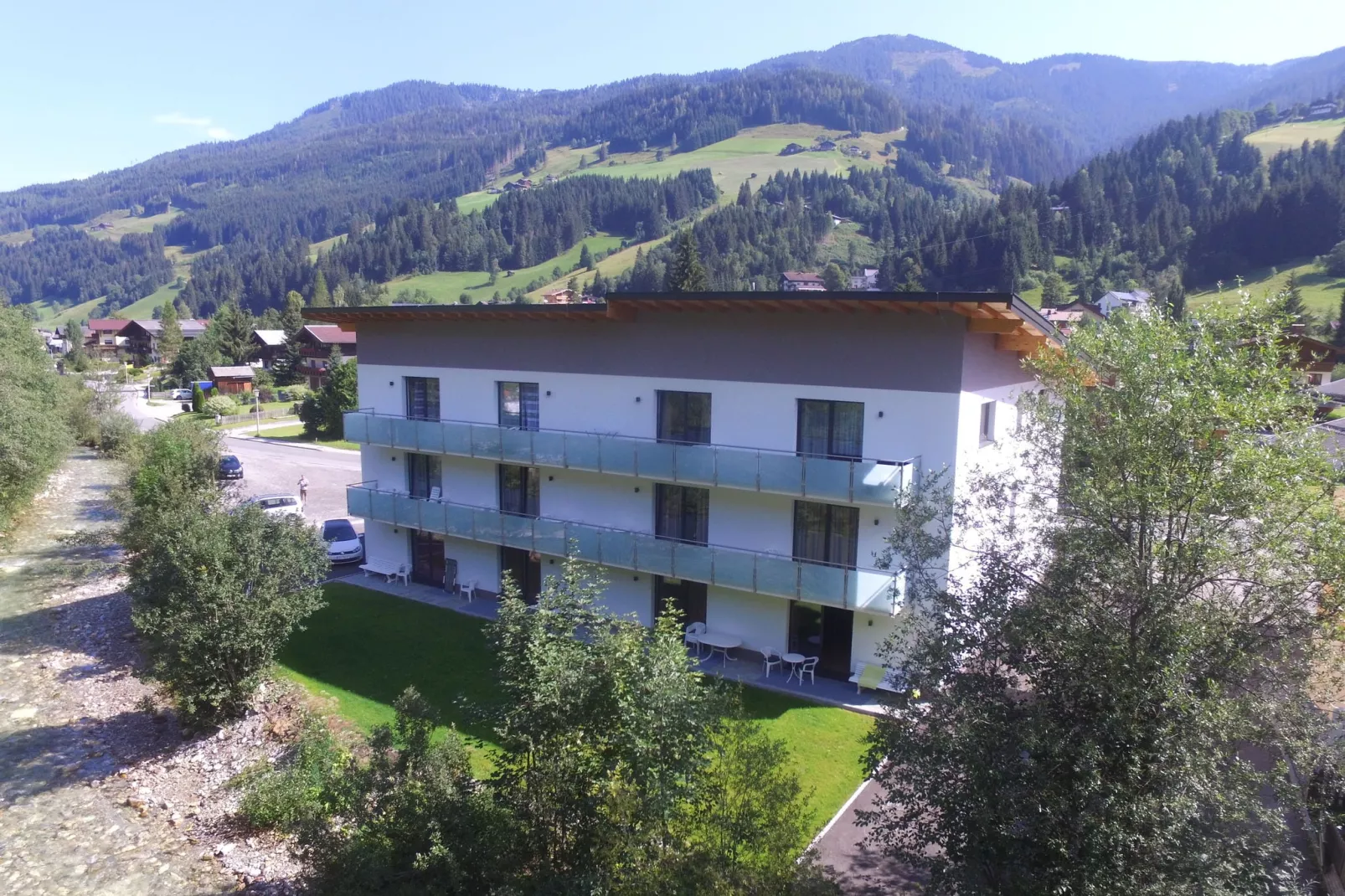 Alpine Lodge 2-Exterior summer