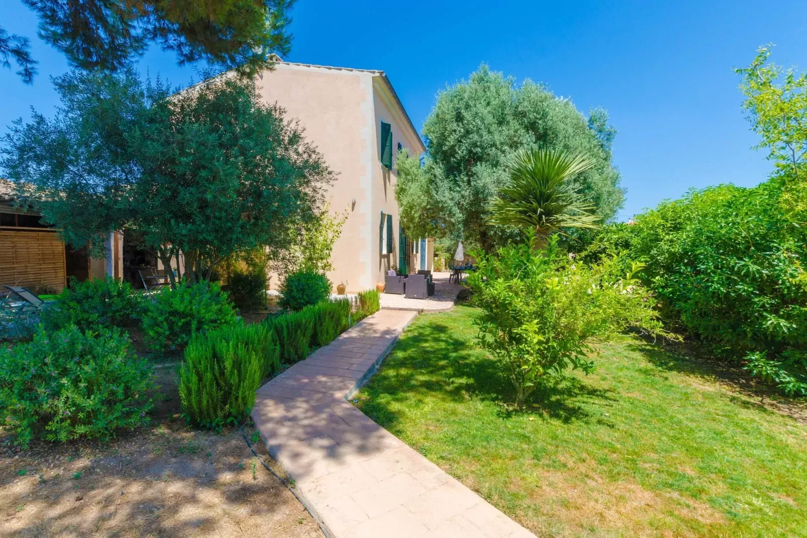 Hort de Can Bou-Exterior summer