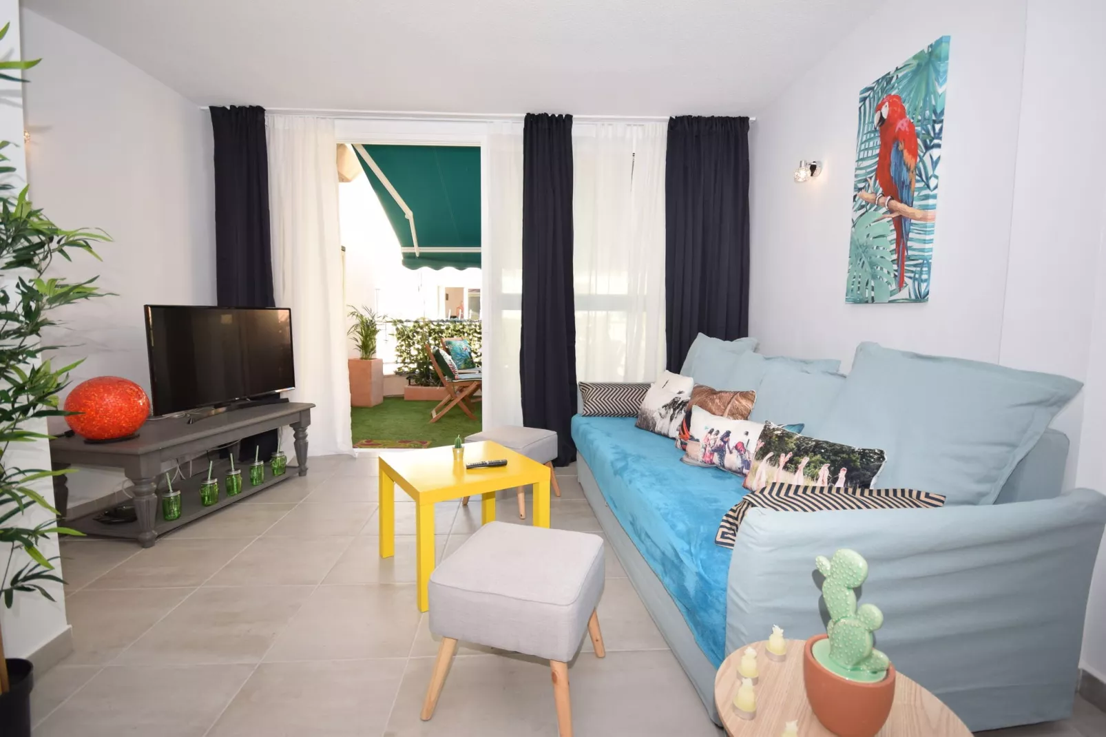 Beach Lovers-Living room