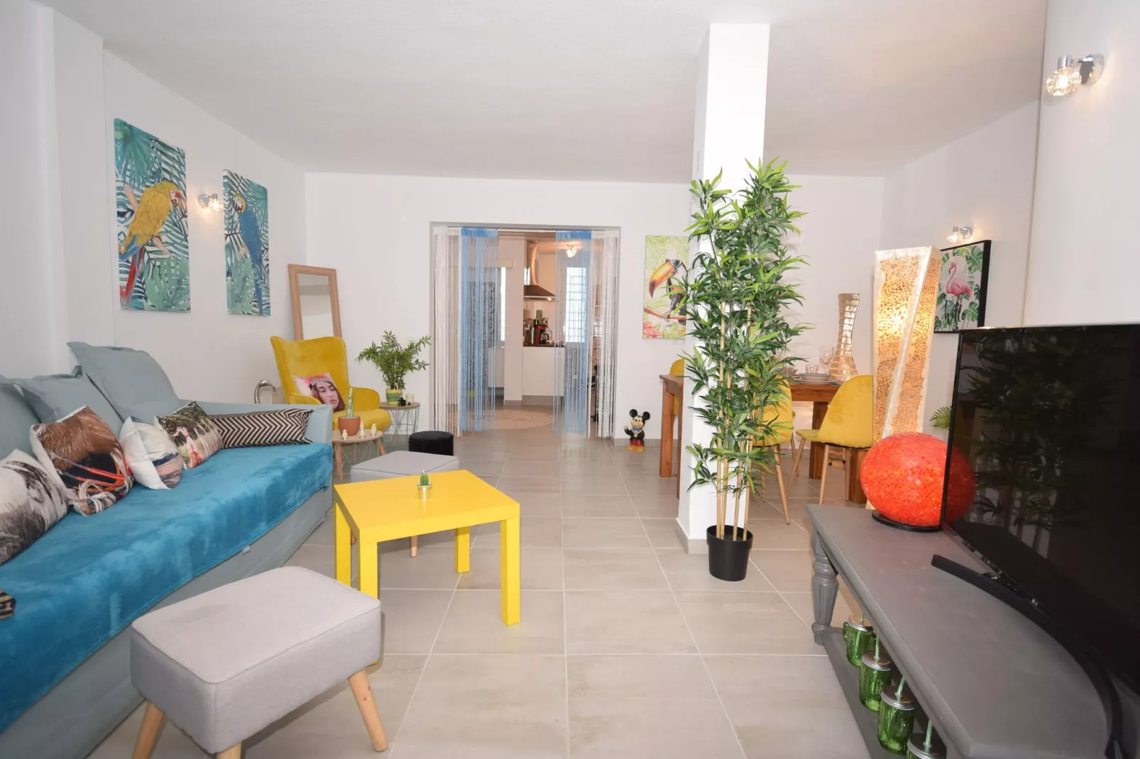 Beach Lovers-Living room