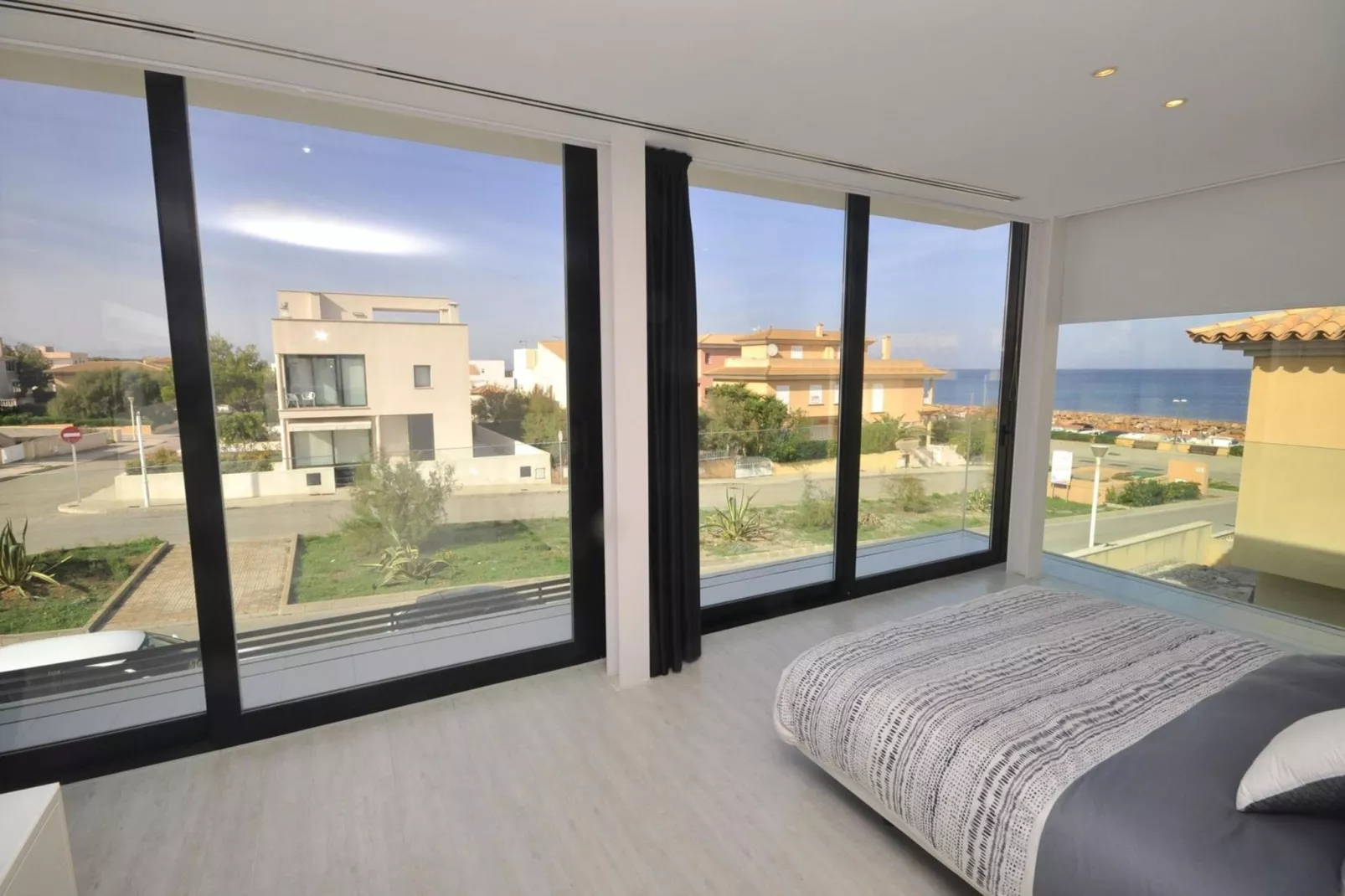 Atzur-Bedroom