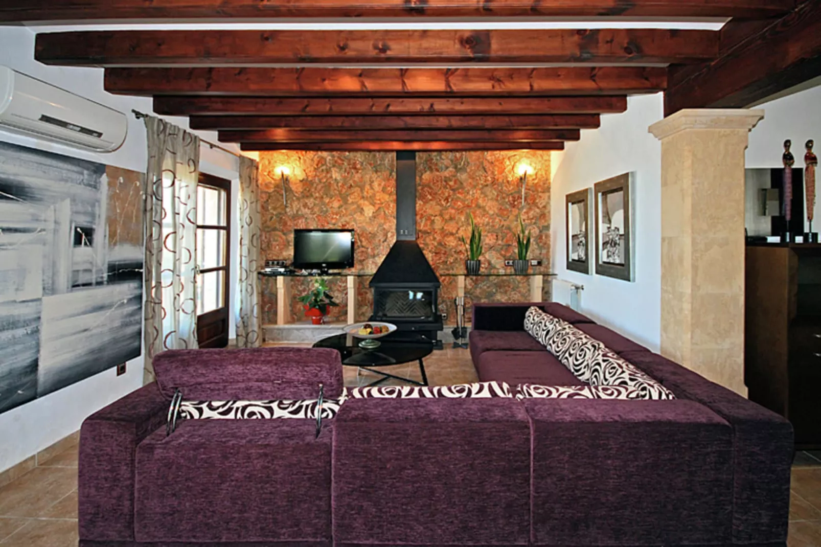 Canova-Living room
