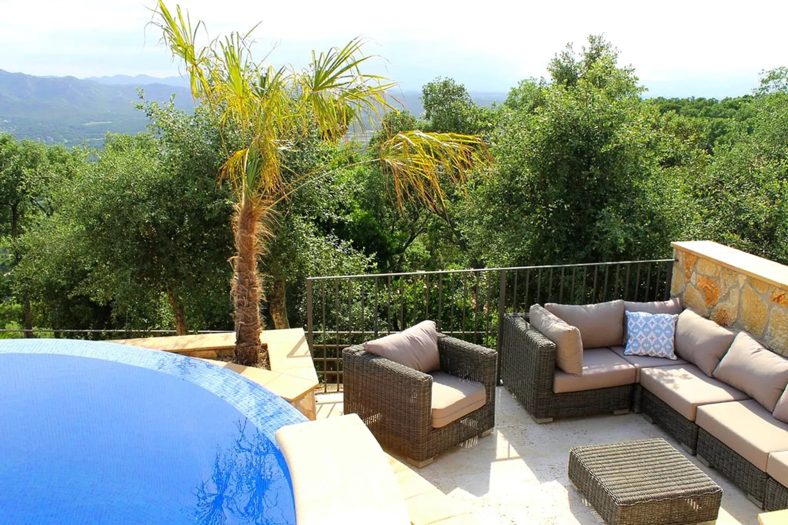 Ojo Azul-View summer