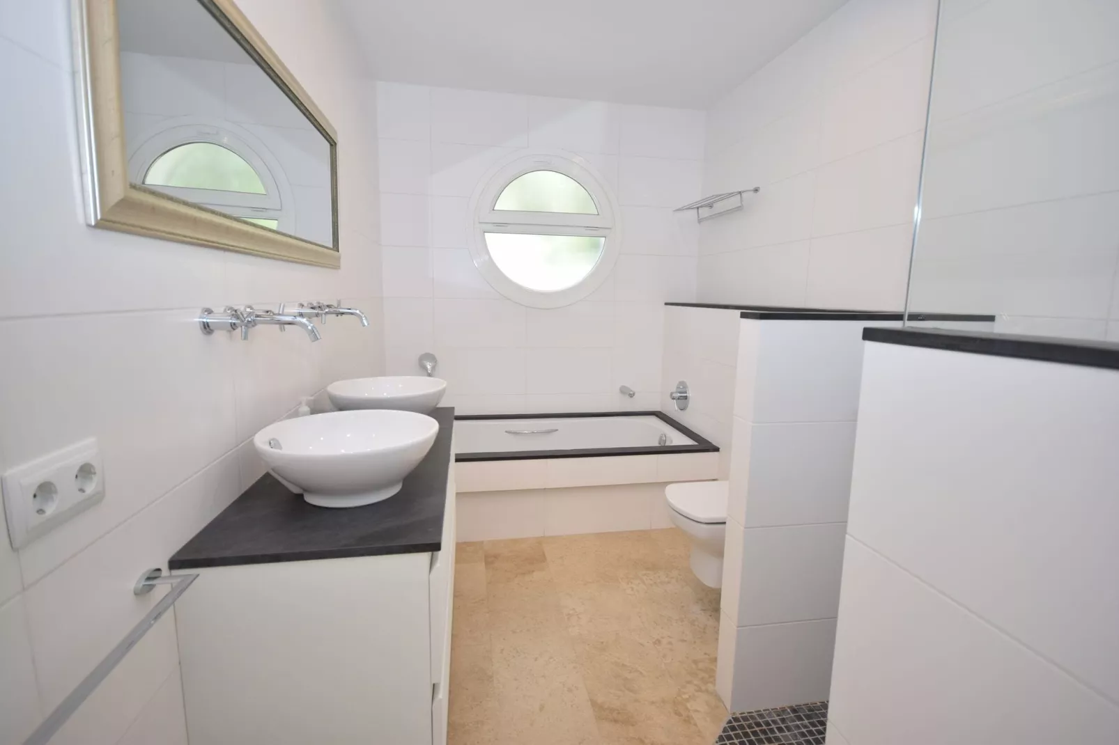 Ojo Azul-Bathroom
