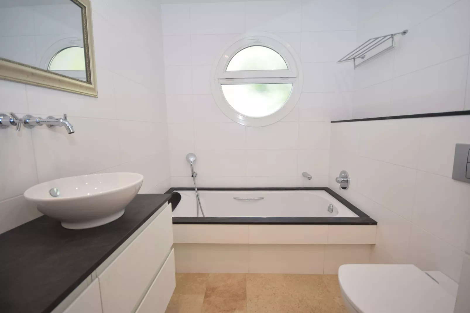 Ojo Azul-Bathroom