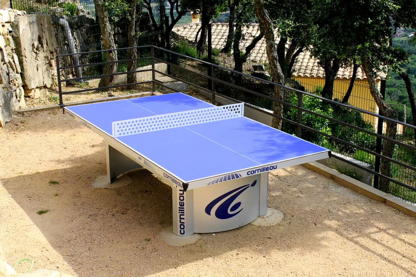 Ojo Azul-Facilities