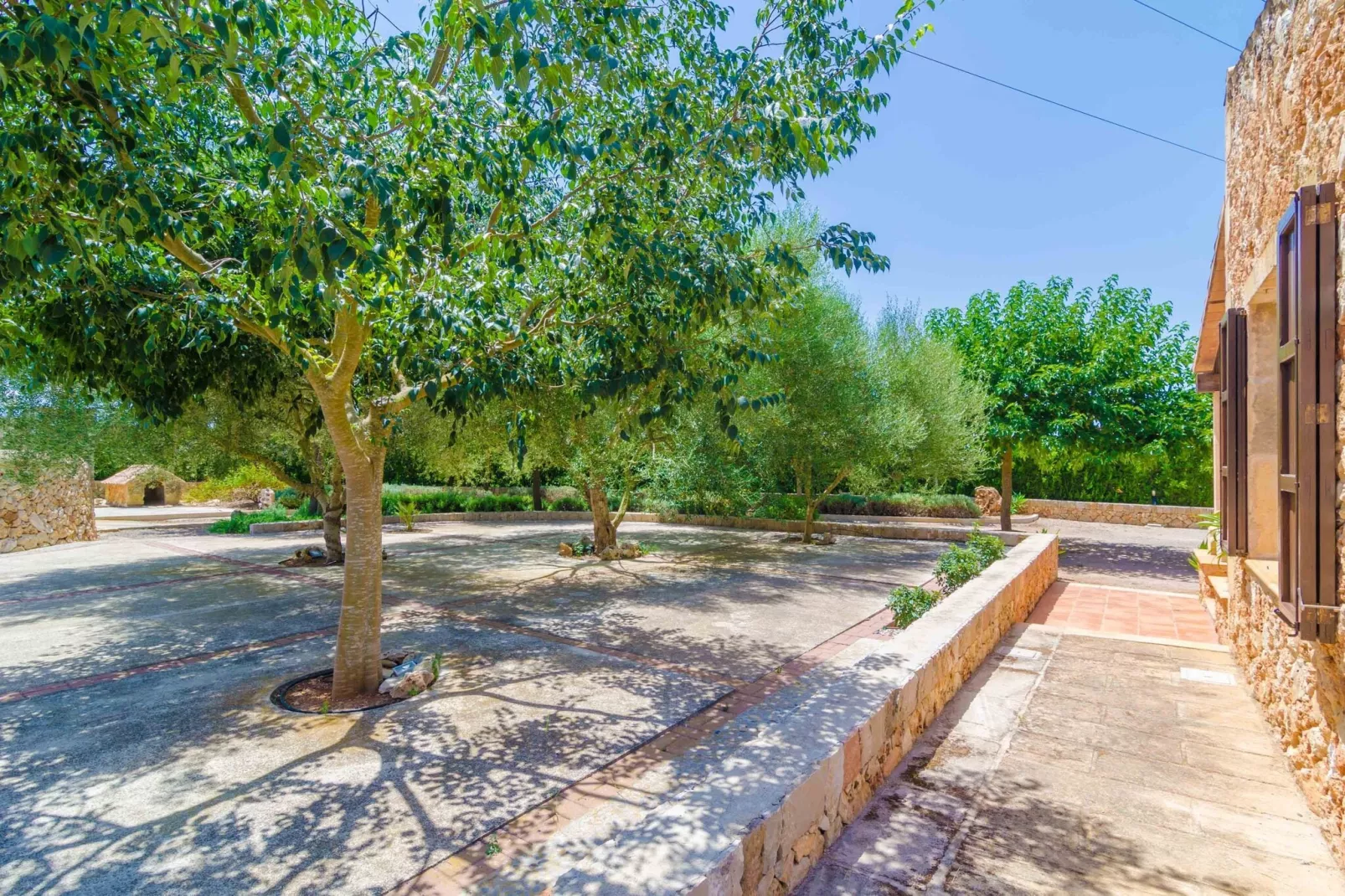 Aubadallet-Exterior summer