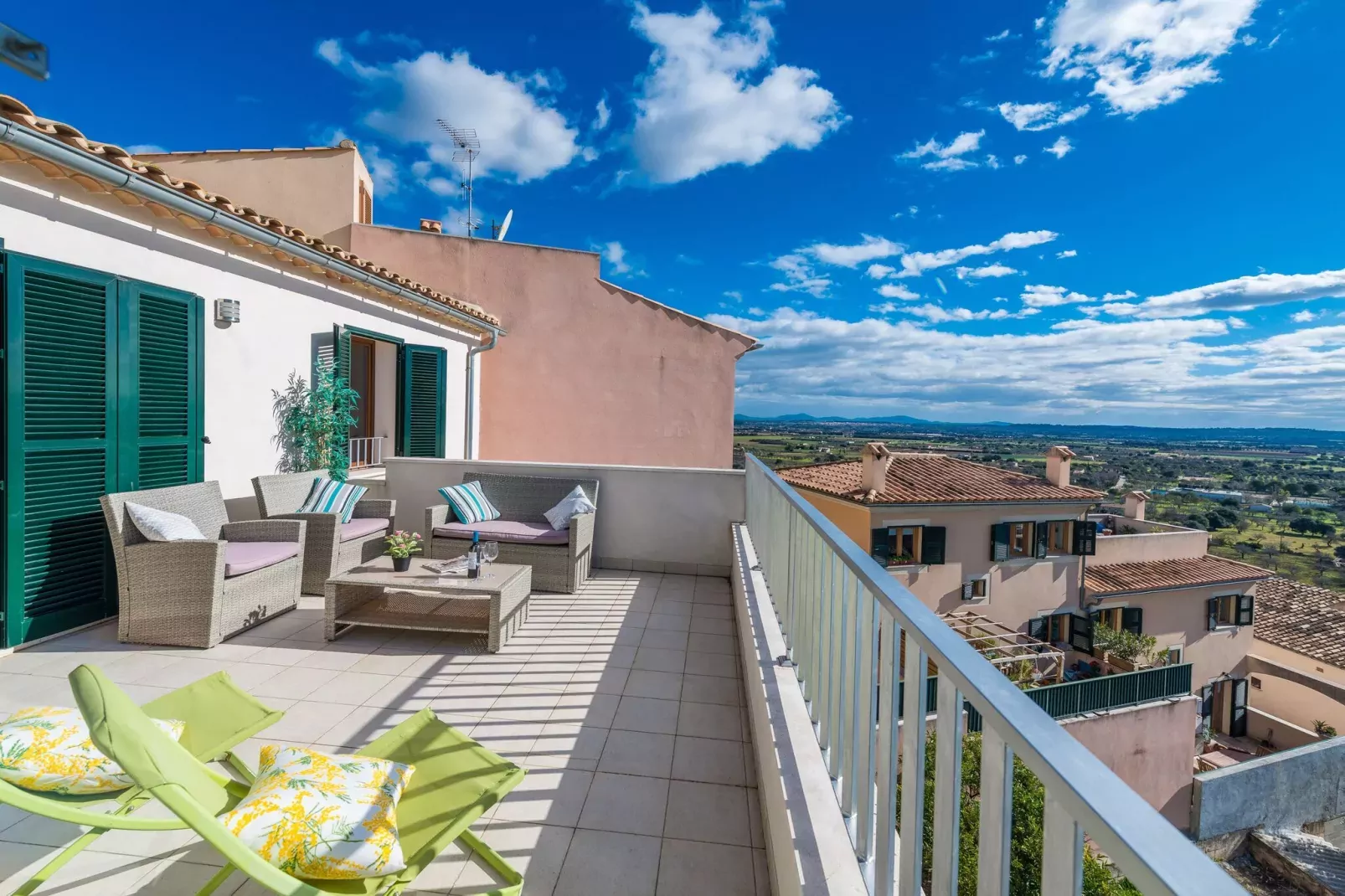 Biali-Exterior summer