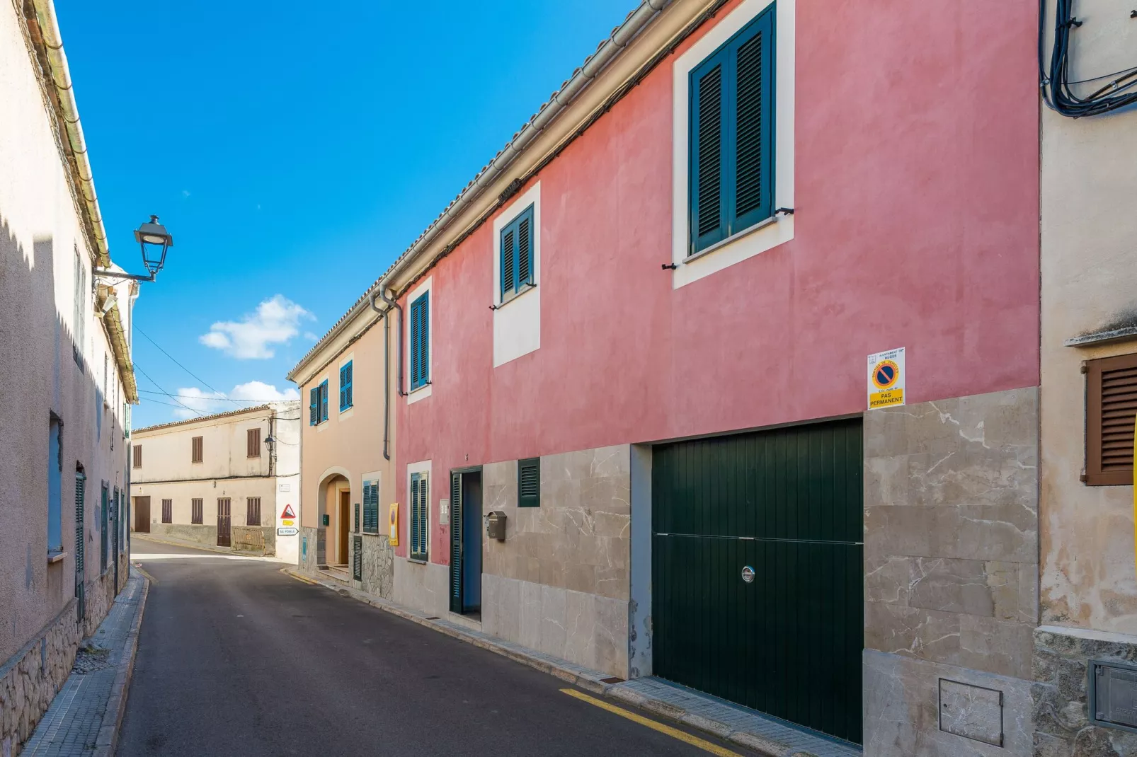 Biali-Exterior summer