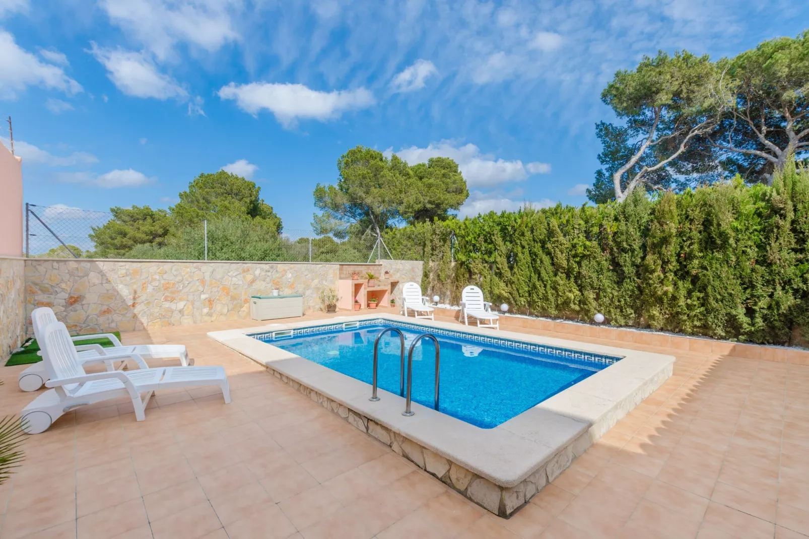 Villa Gloria-Exterior summer