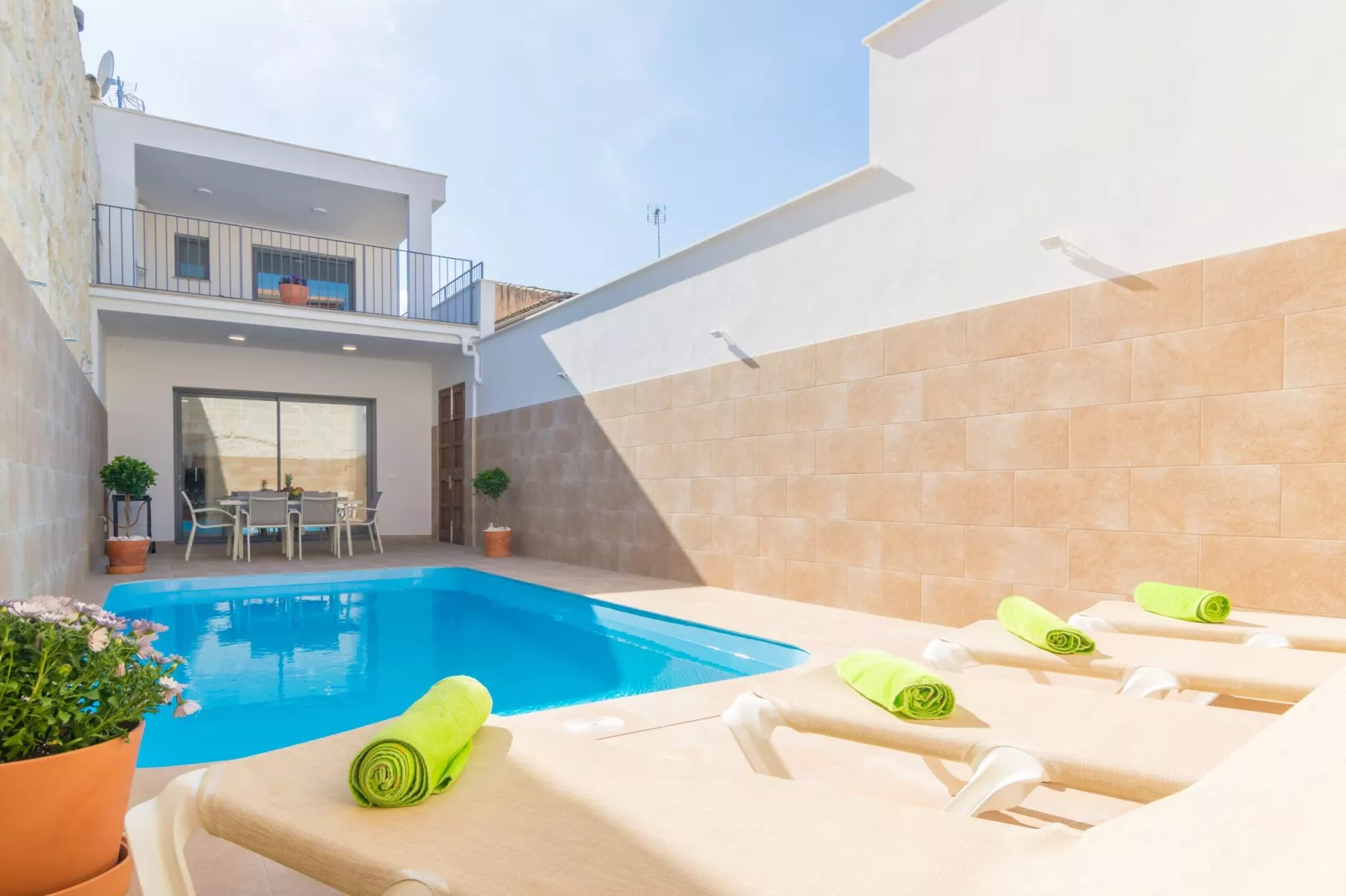 Can Serra-Exterior summer