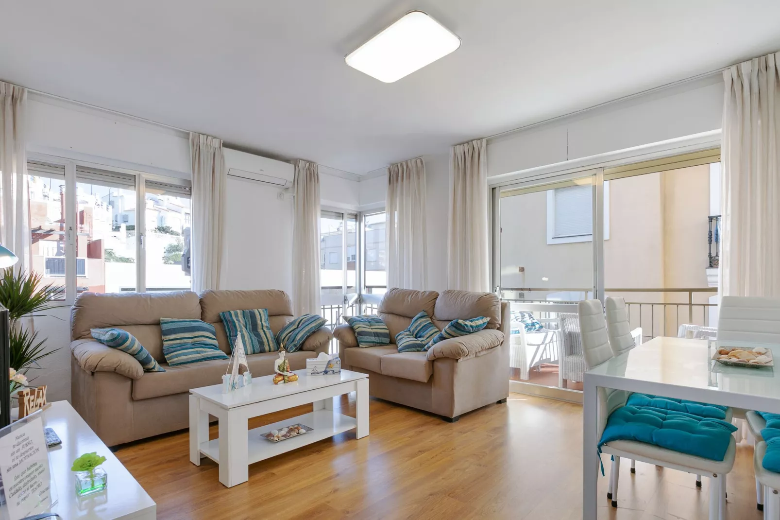 Cozy apartment-Living room
