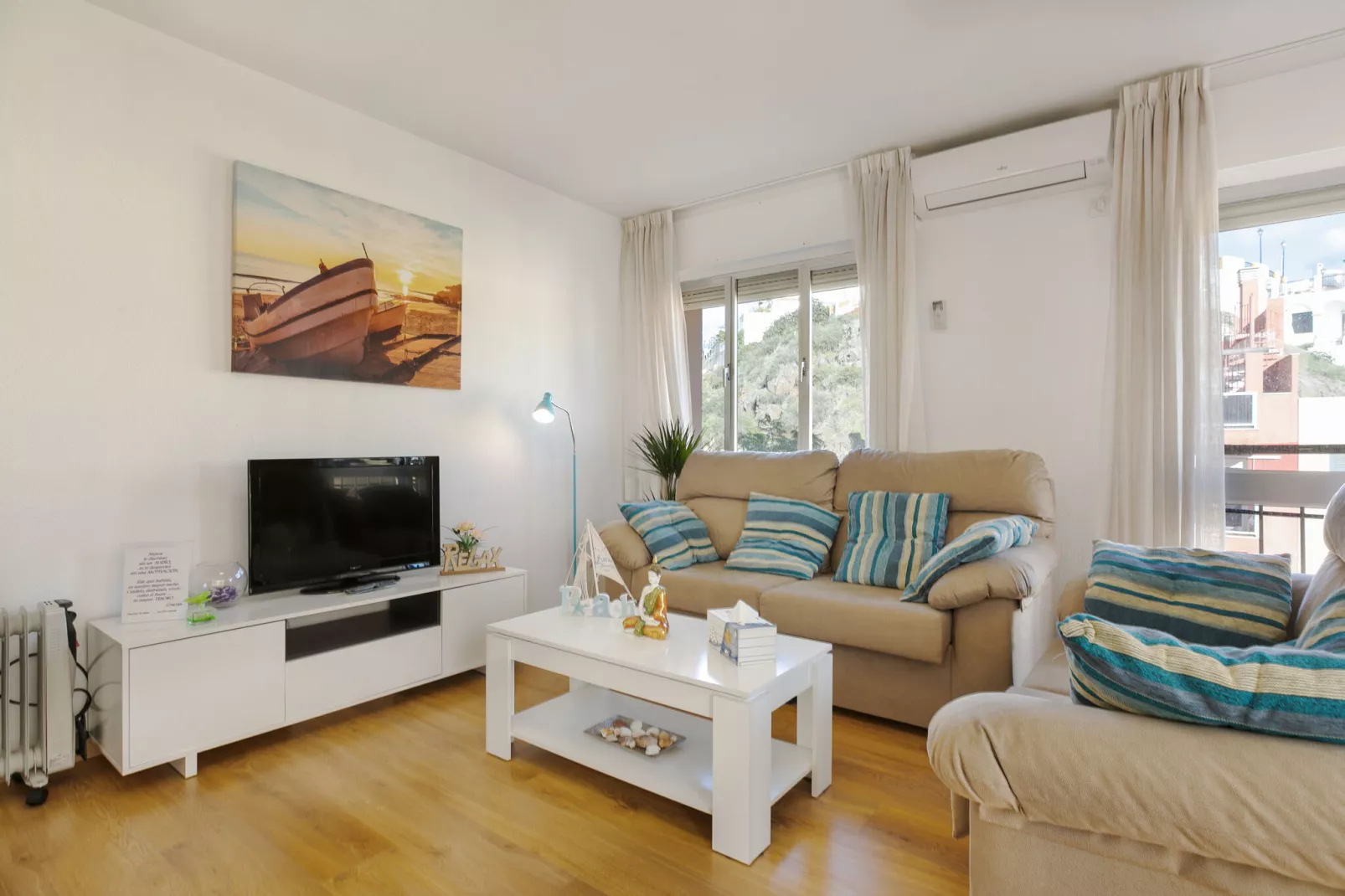 Cozy apartment-Living room