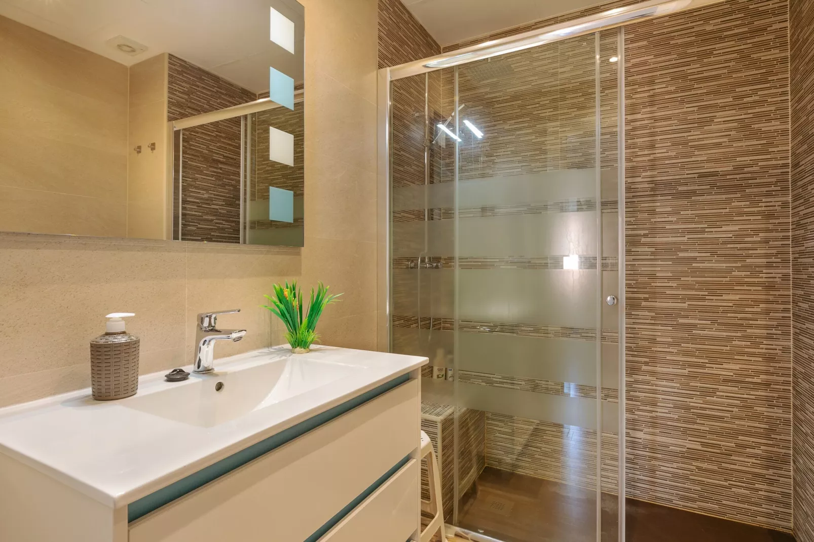 Cozy apartment-Bathroom