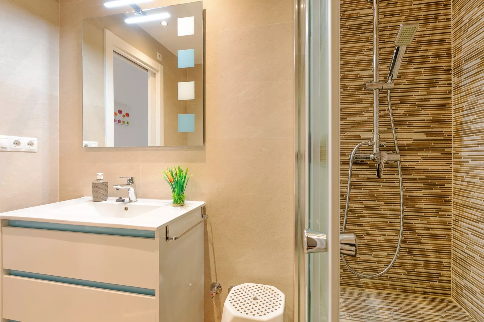 Cozy apartment-Bathroom