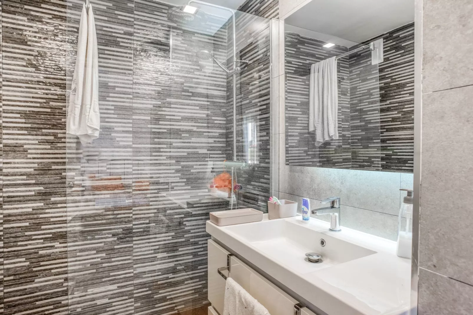 S´Agaró Beach Apartment-Bathroom