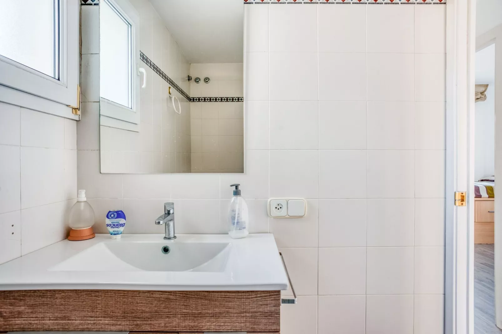 S´Agaró Beach Apartment-Bathroom