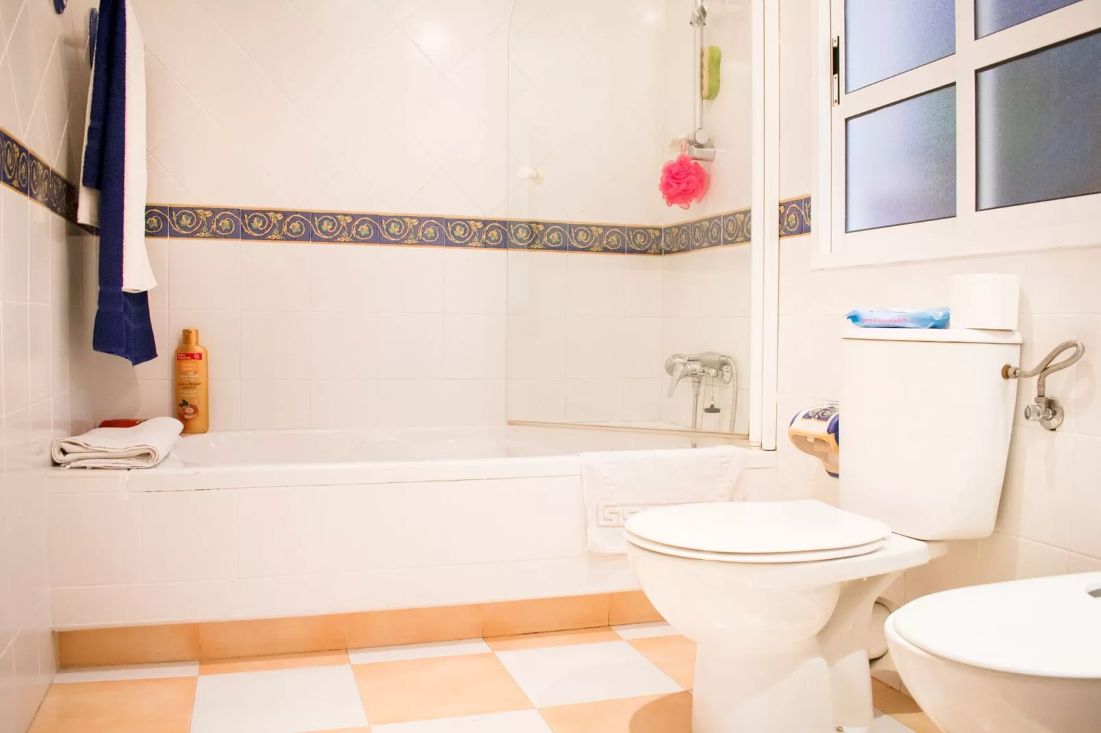 Preciosa casa en Sevilla-Bathroom