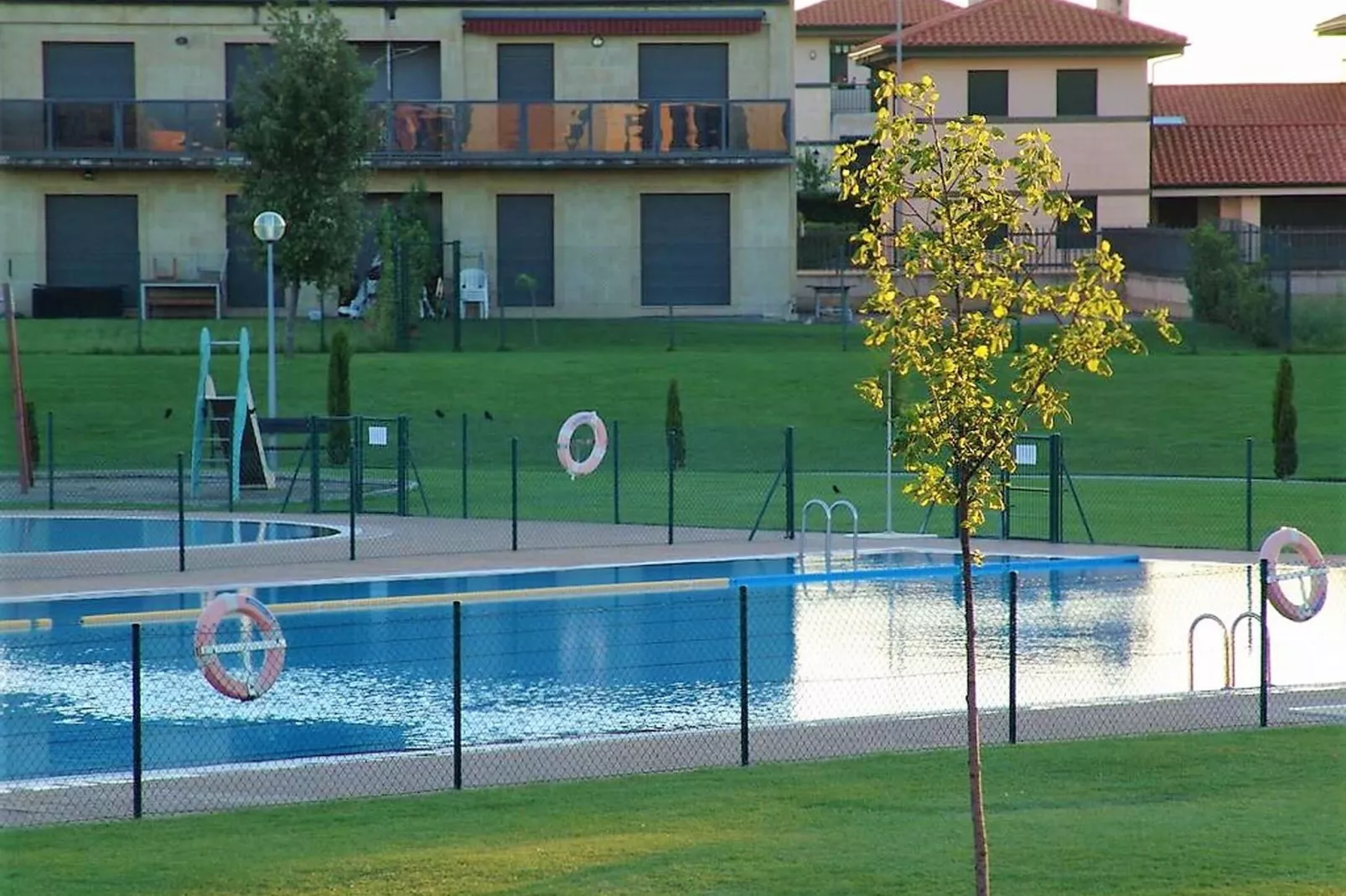 Cirueña Campo de Golf-Schwimmbad