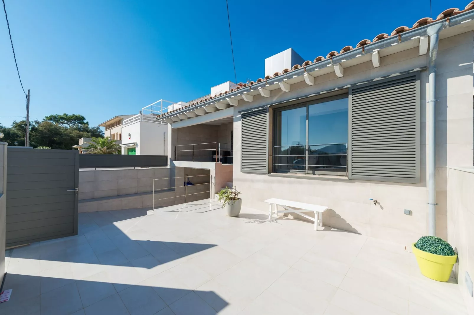 Aixa-Exterior summer