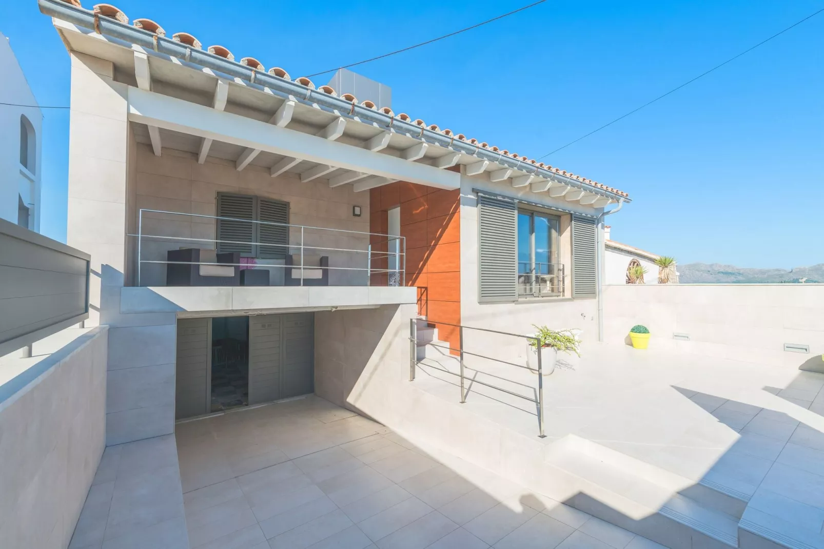 Aixa-Exterior summer