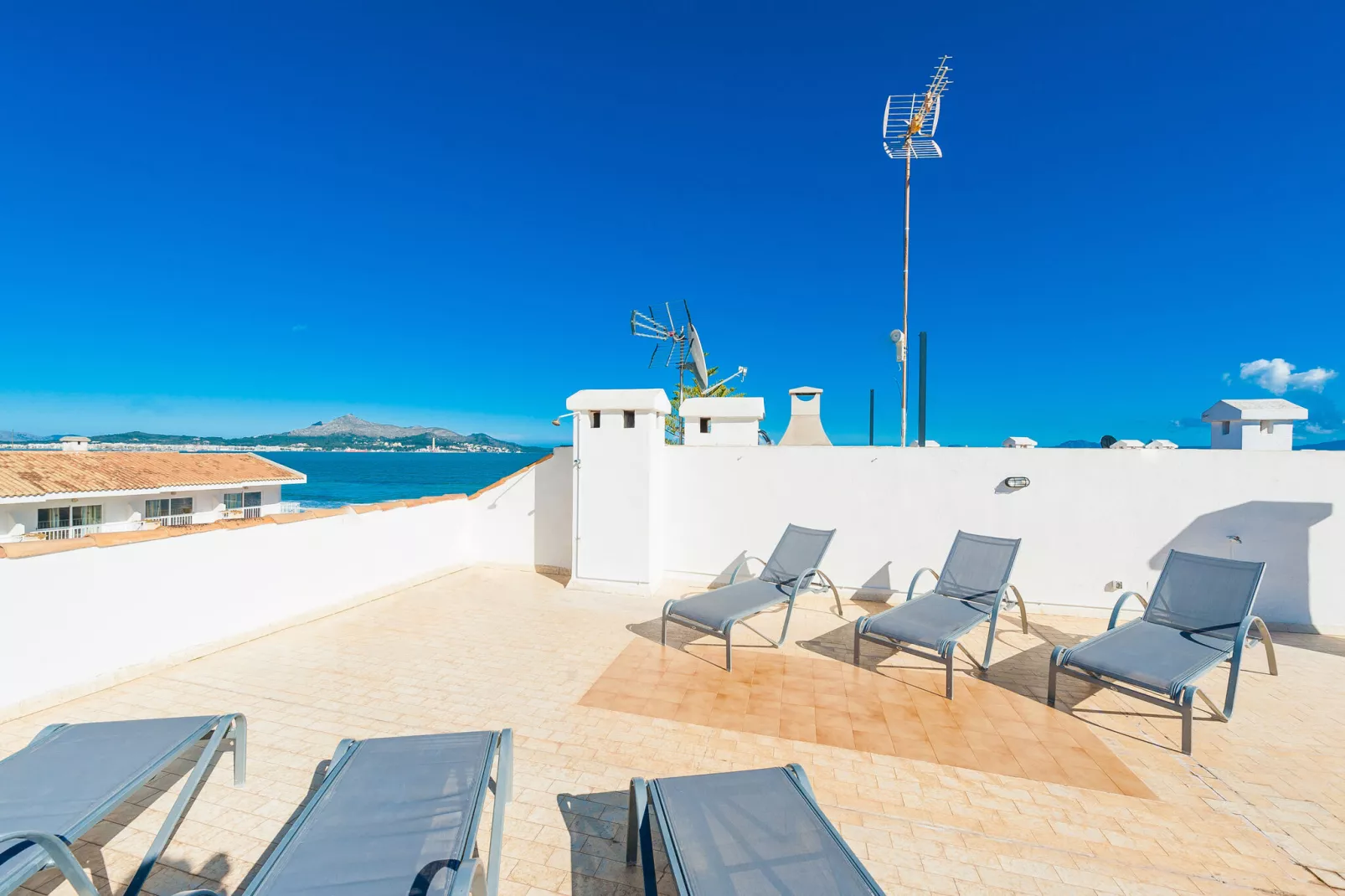 Bellavista-Exterior summer