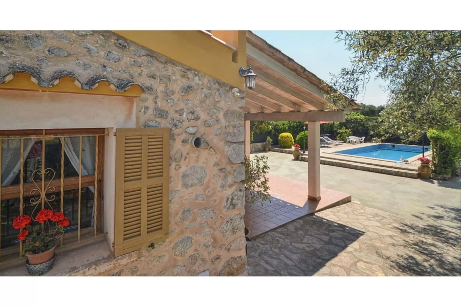 Sa Sini-Exterior summer
