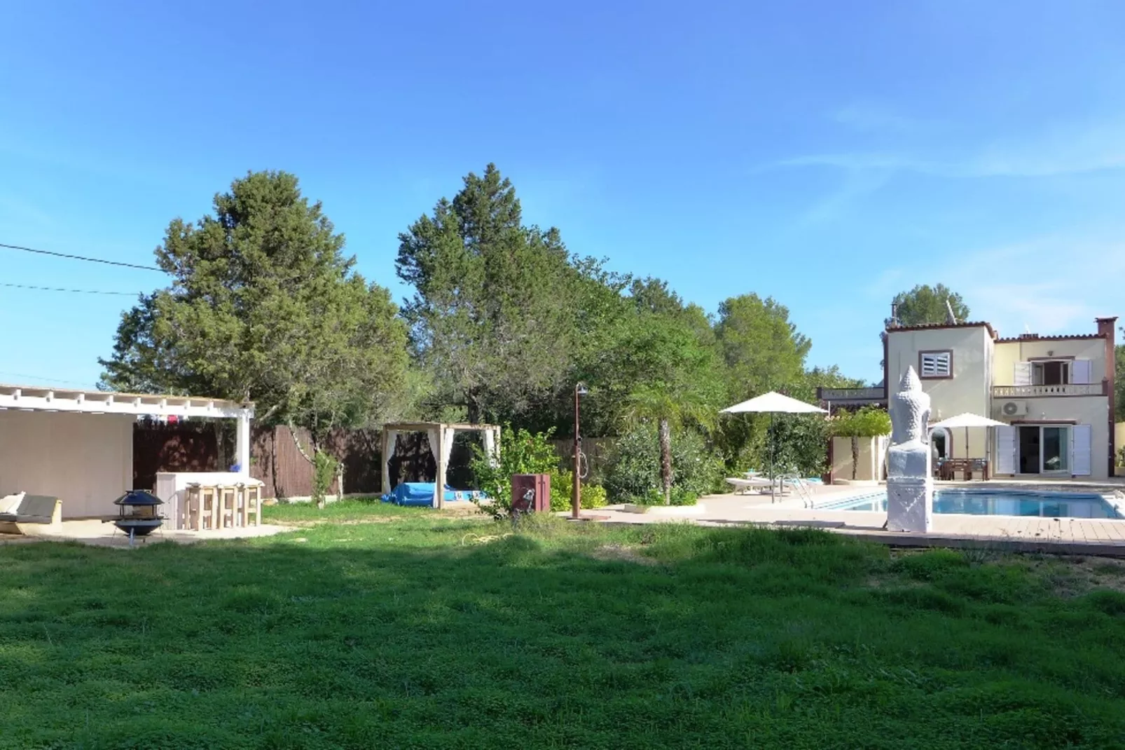 Villa Tranquila-Gardens summer