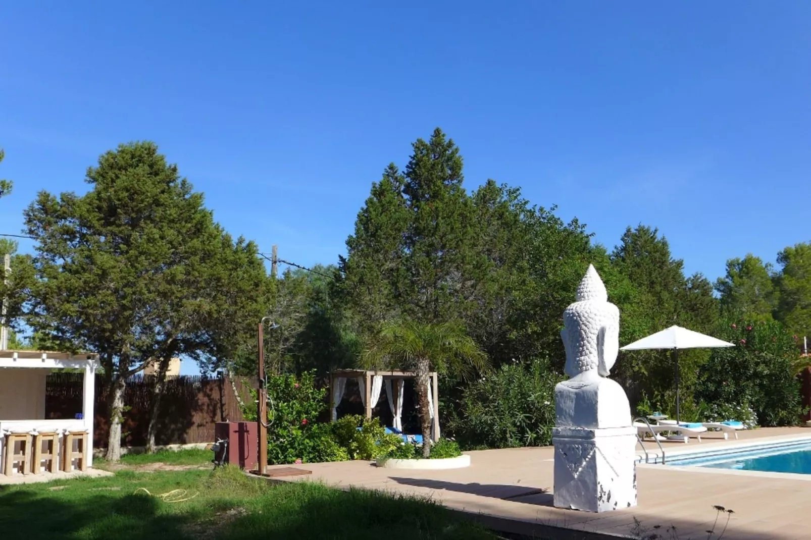 Villa Tranquila-Gardens summer