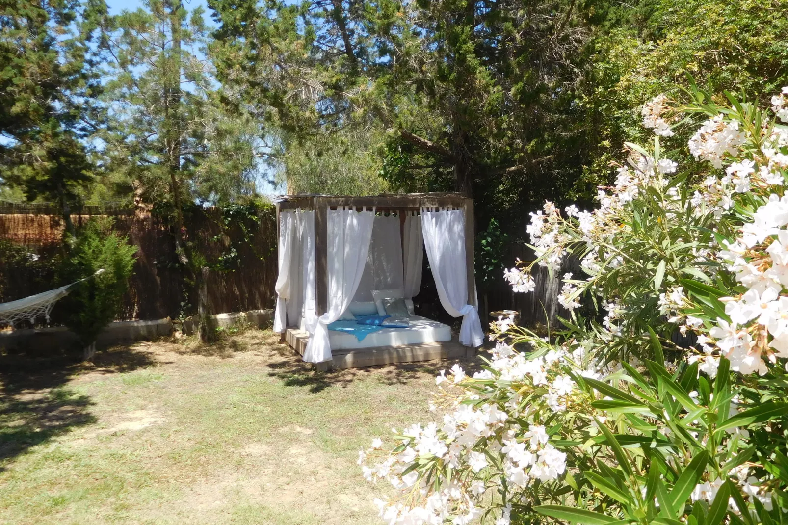 Villa Tranquila-Gardens summer
