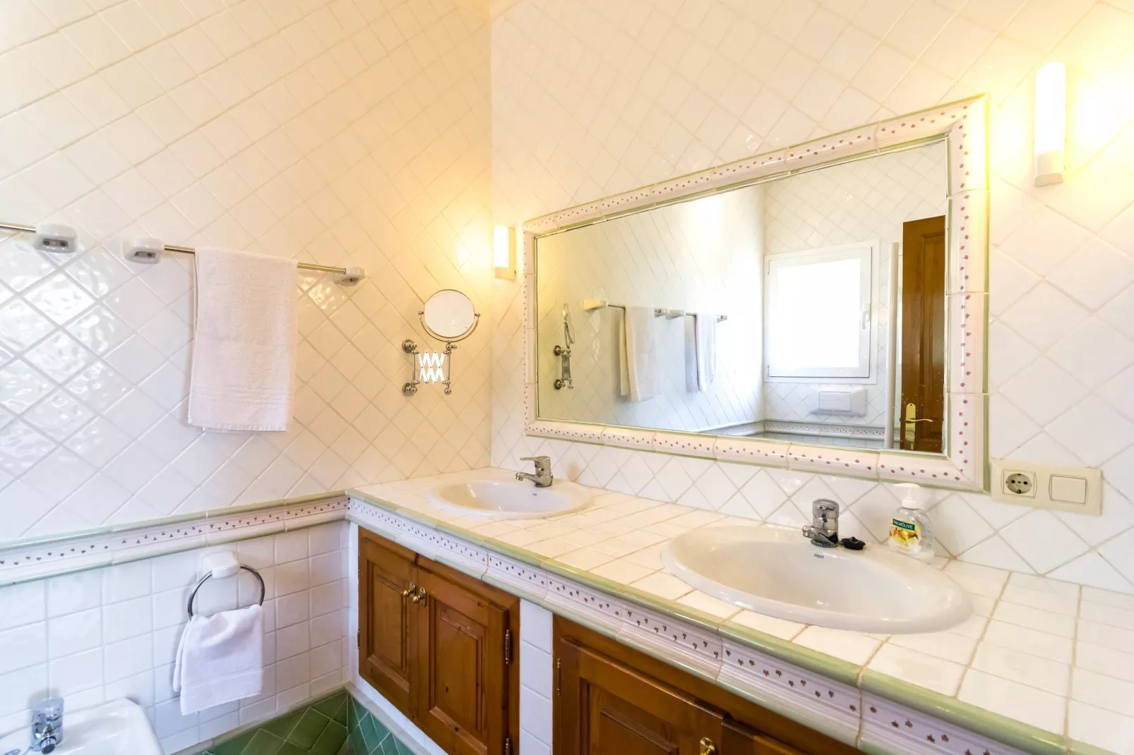 Casa Camelias-Bathroom