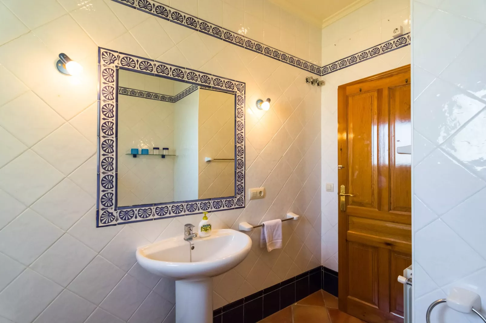 Casa Camelias-Bathroom