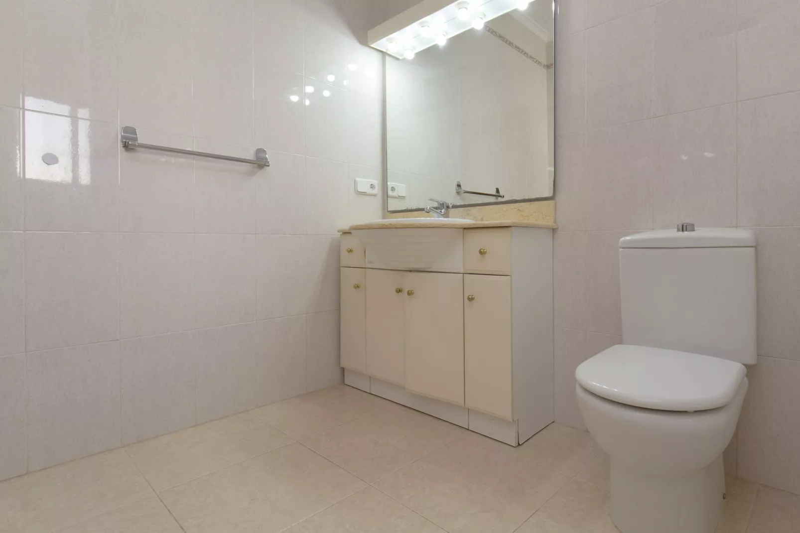 Magnolias-Bathroom