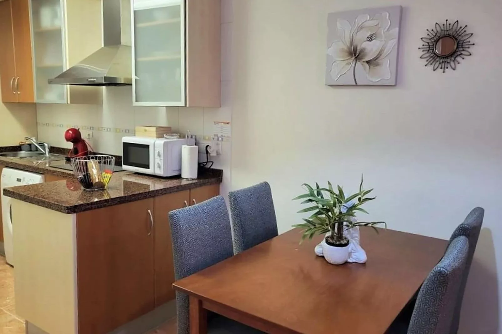 Bajo con terraza y acceso directo a piscina comunitaria-Kitchen